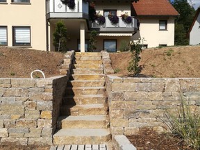 Scheuermann-Naturstein-Showroom-Blockstufen-29